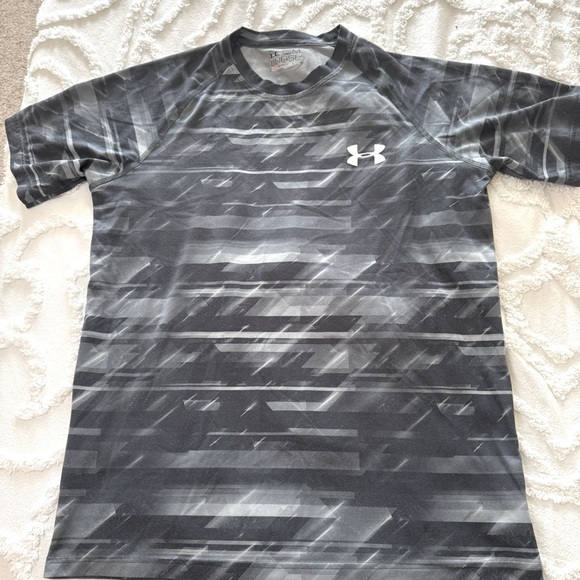 Under Armour Other - Under Armour Men’s T- Shirt Size Small Grey Loose Fit. Excellent Preowned Cond.